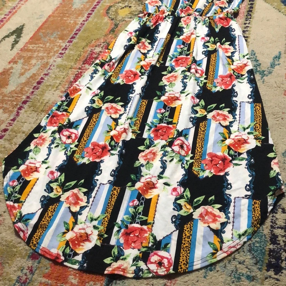 round hem maxi dress - Picture 2 of 4